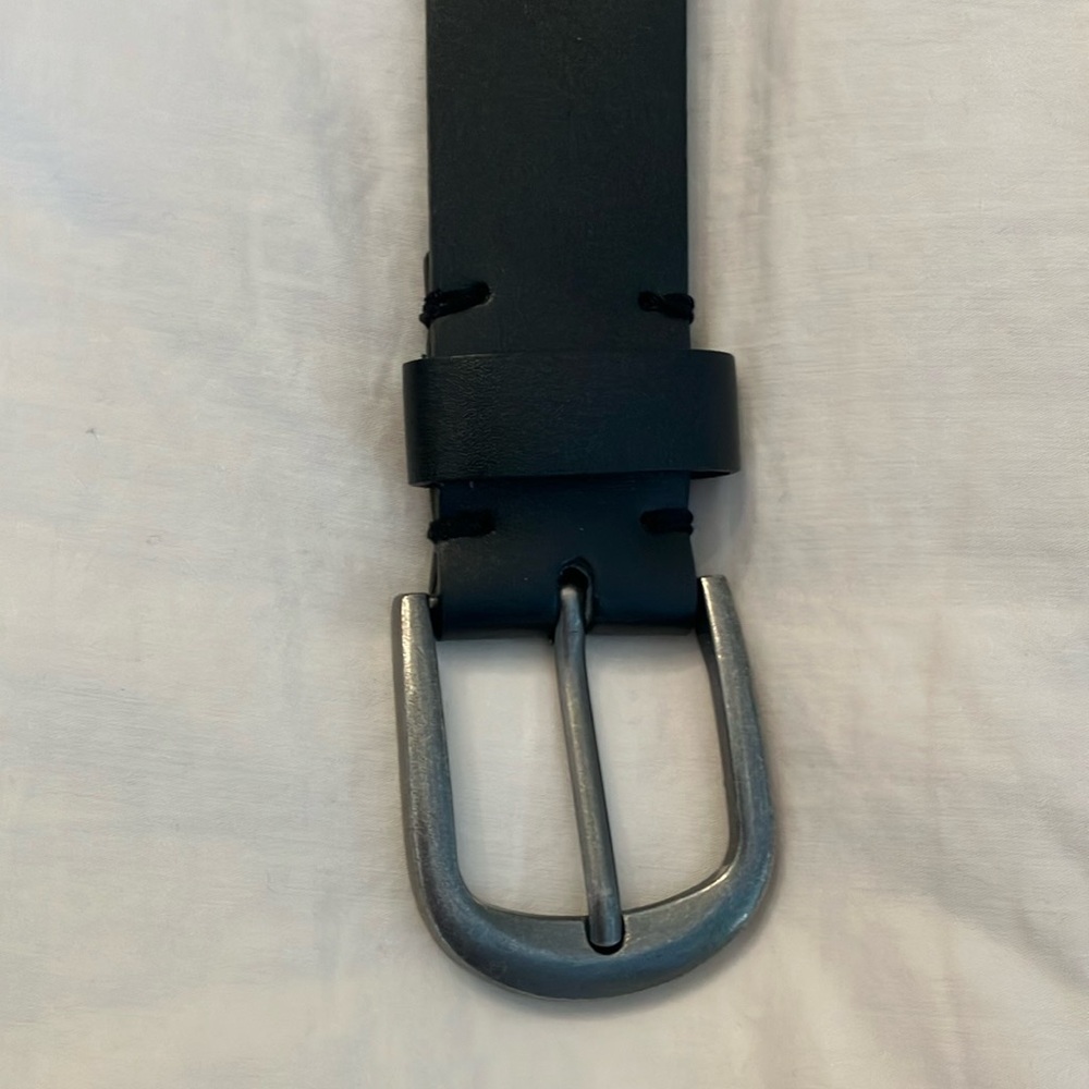 GUC Clarks black men’s belt. Size 32.